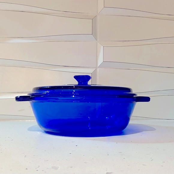 Anchor Hocking Other - Vintage anchor hocking 1.5 quart casserole dish with lid in cobalt blue